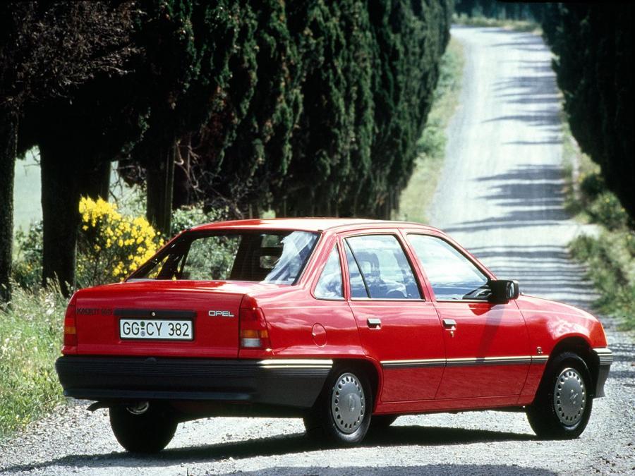  Opel Kadett GL Sedan (E) 1985 года  (фото 2 из 27)